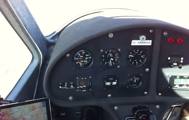 Flugzeug-Rundflug Schöngleina (60 Min.) - 7
