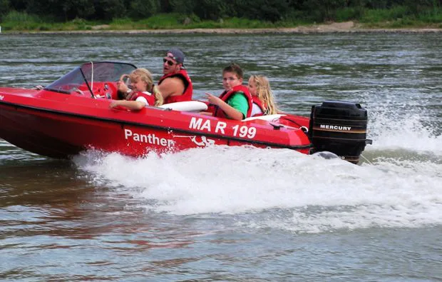 Motorboot fahren auf dem Rhein /Speyer - 4