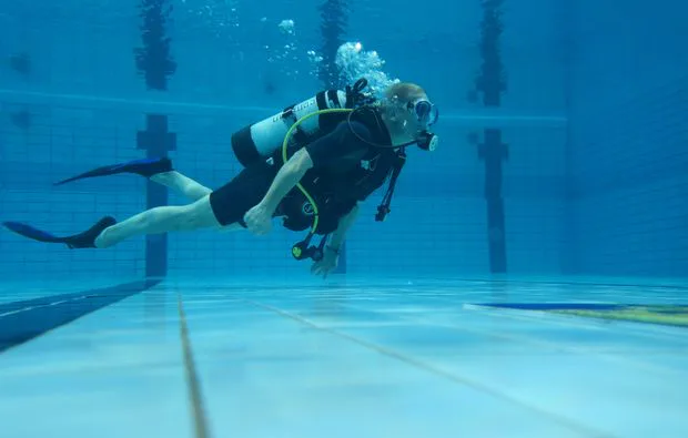 Tauchschnupperkurs im Pool Hannover