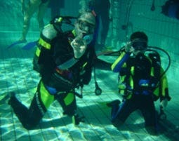 Tauchschnupperkurs im Pool Fulda