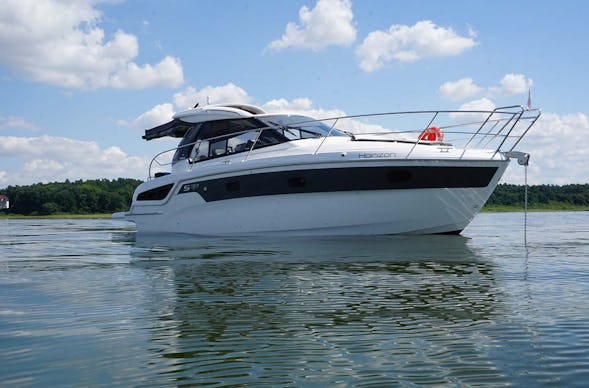 Motoryacht Waren (Family & Friends - 4 Std.)