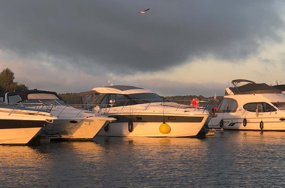 Motoryacht Waren (Sundowner - 2 Std.)