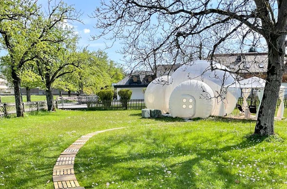 Außergewöhnliche Übernachtung im Bubble Tent Weyregg am Attersee für 2 (1 Nacht)