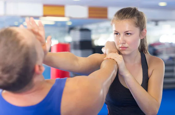 Krav Maga Training für Einsteiger Neubulach