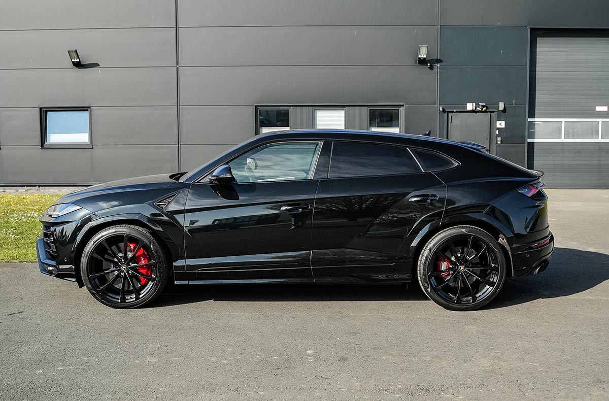 Lamborghini Urus mieten (12 Std.)