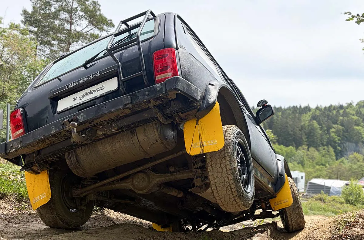 Offroad-Renntaxi am Nürburgring im LADA - 3