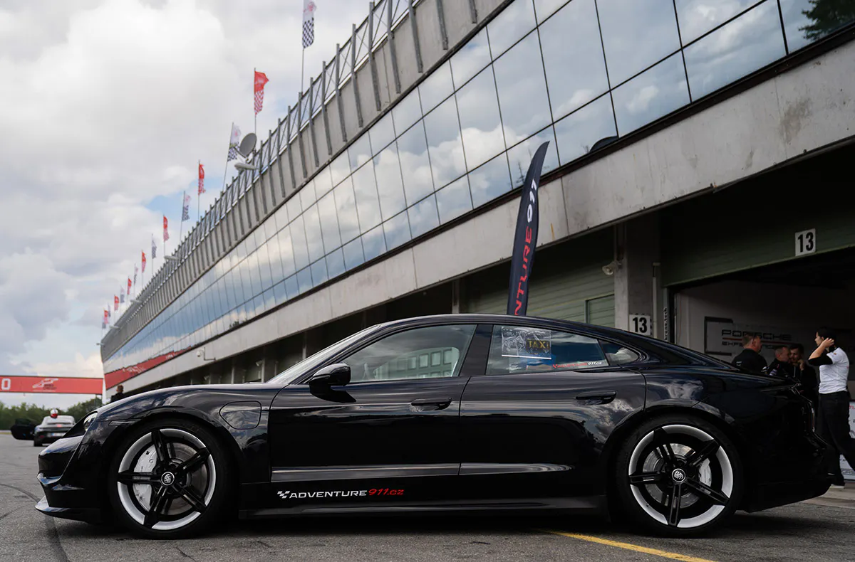 Renntaxi Plainfeld (Porsche Taycan) - 5