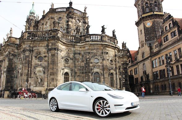 Tesla Model 3 Performance mieten Dresden (1 Tag)